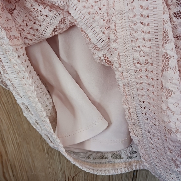 Monteau Los Angeles Lace Overlay Top Size Large - Picture 5 of 9